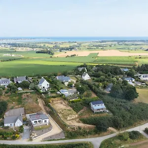 Villa La De Pen Ar Menez Terre & Avec, Plouider